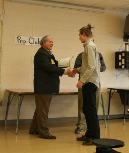 Kendra Peek/kendra.peek@amnews.com Phillip Nichols hands a certificate to Riley Cocanougher during the Boyle County HIgh School Entrepreneur Academy graduation.