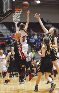 Jeremy Schneider/jeremy.schneider@amnews.com Mercer County's Faith Lake (11) had 13 points for the Titans.